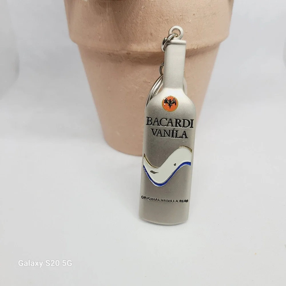 Bacardi Vanila Original Vanilla Rum Bottle Keychain‎ Men's Collectible Accessory